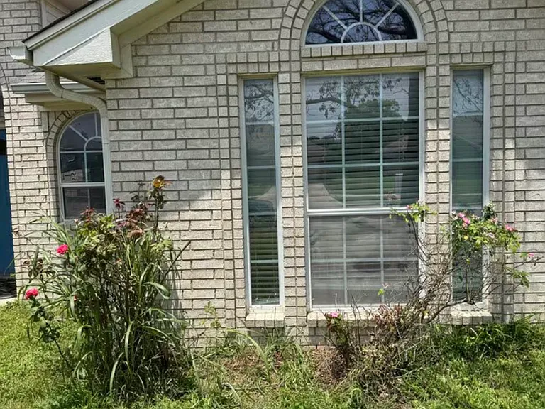 4301 Capri Dr — Photo 3