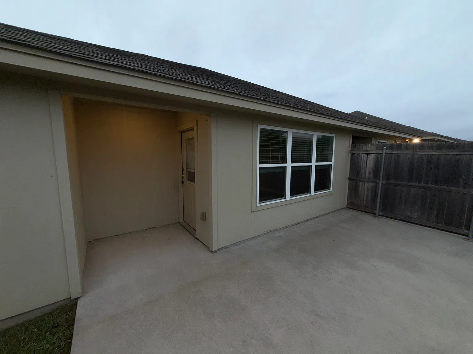 810 United DrIve — Photo 2