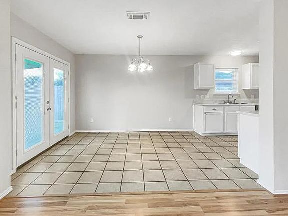 3rd image of 77101 Bighorn St
