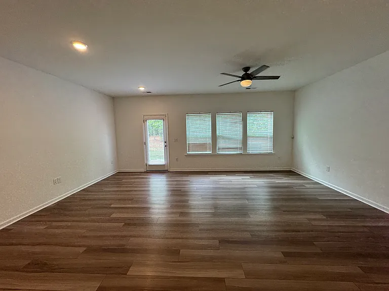 5104 Cambrey Dr — Photo 5