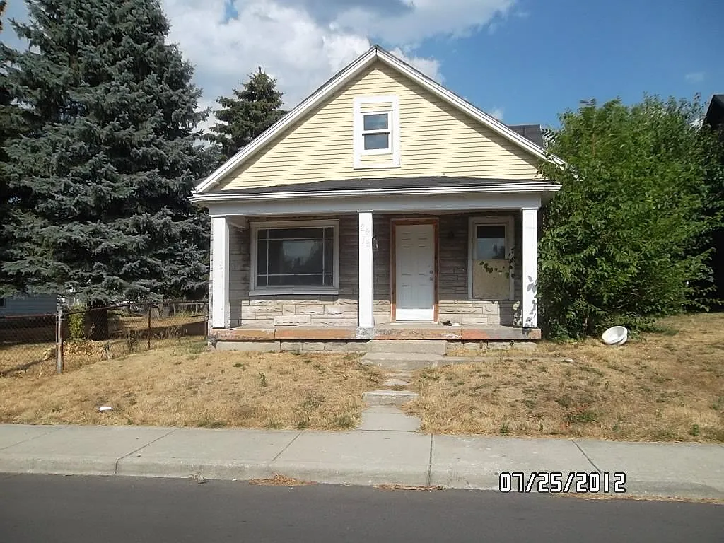 2415 N Parker Ave photo 1