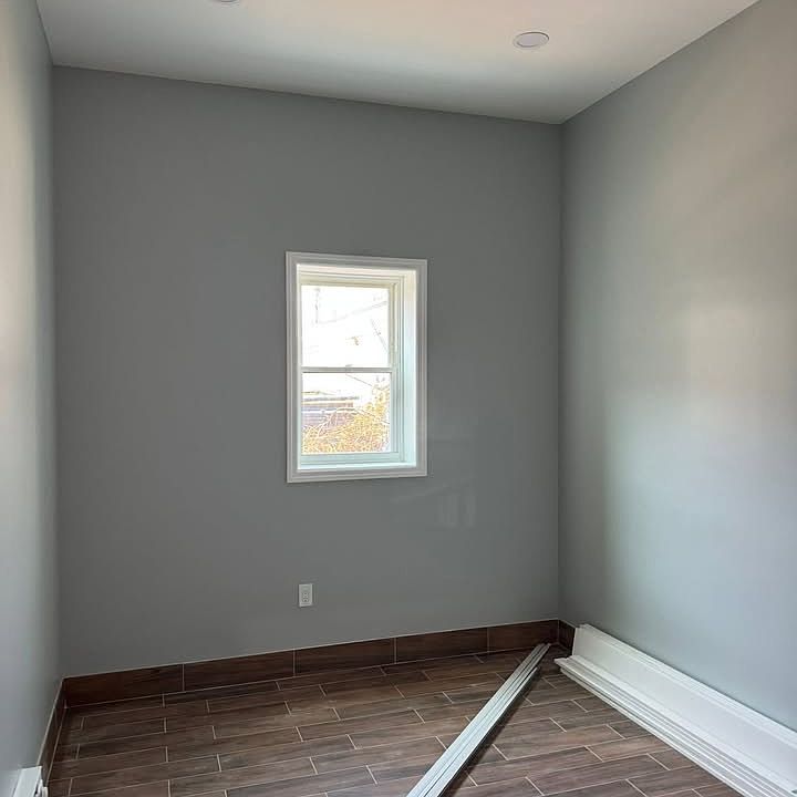 2nd image of 100 E Merrick Rd #1