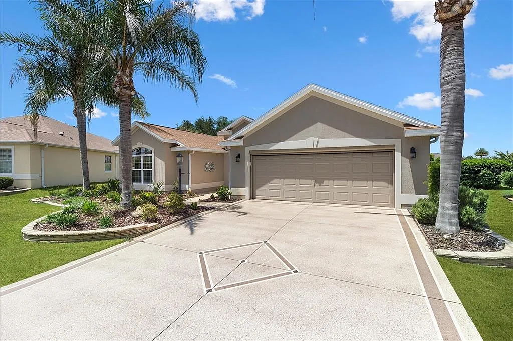3 bed, 2.0 bath, 2074 sqft, $2,500 — Photo 3