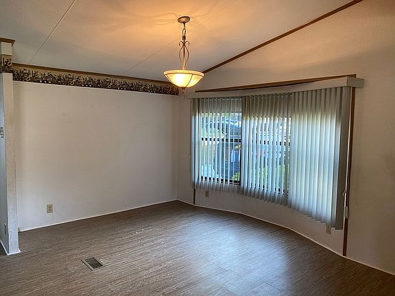 5th image of 13061 SE 47th Ct