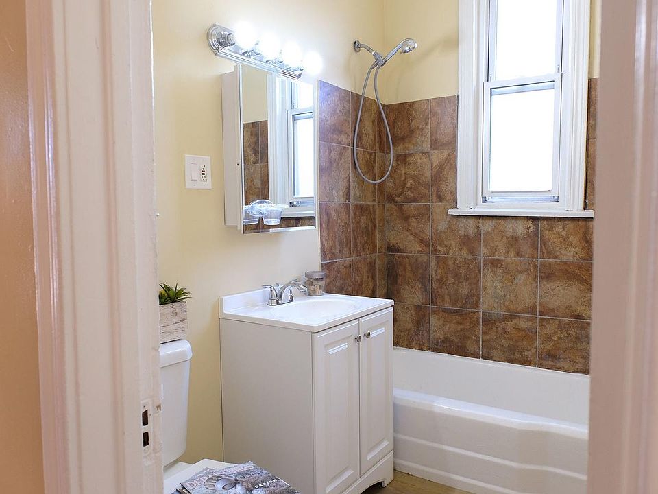 1st image of 3822 W Congress Pkwy #2