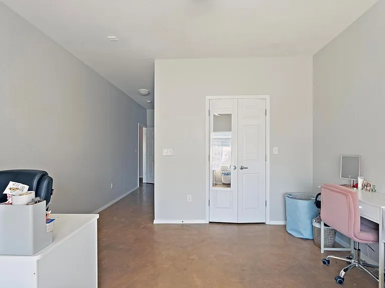 910 W 25th St #406 — Photo 16