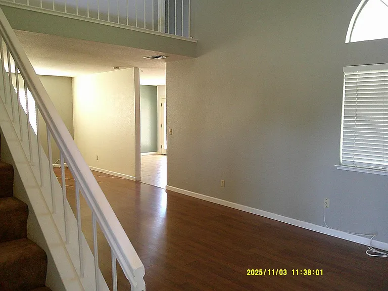 265 Sanborn Ln — Photo 4