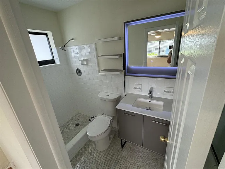 1101 NE 18th Ct #1 — Photo 7
