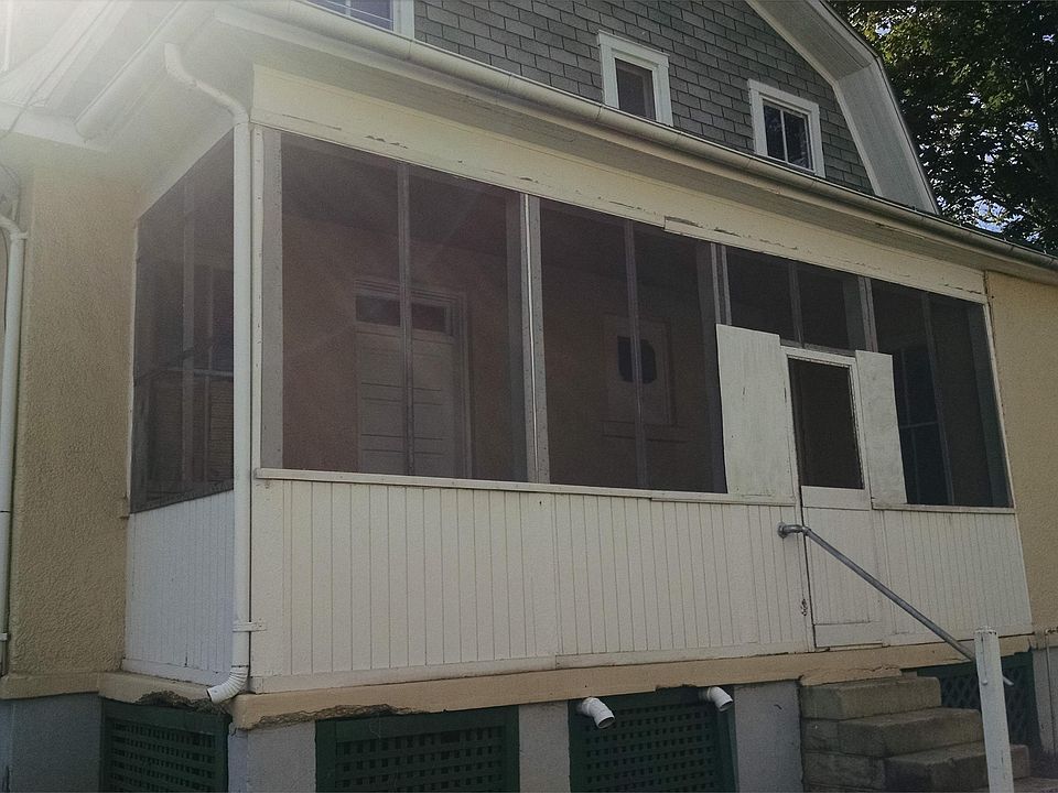 2nd image of 18 E Clifford St #1