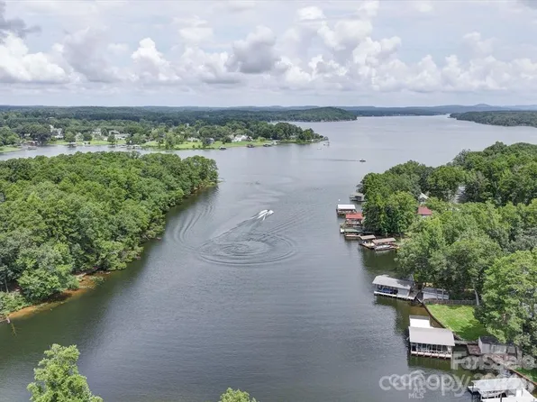 9 Emerald Shores Rd, Mount Gilead, NC 27306