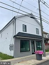 2 bed, 1.0 bath, 800 sqft, $1,675 — Photo 2