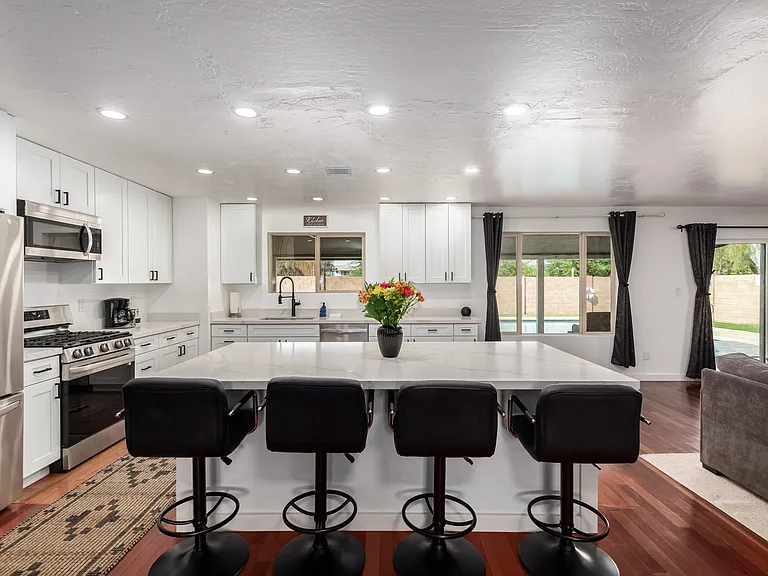 3142 E Altadena Ave — Photo 3