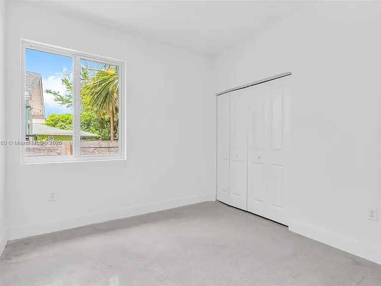 638 NW 15th Ave — Photo 8