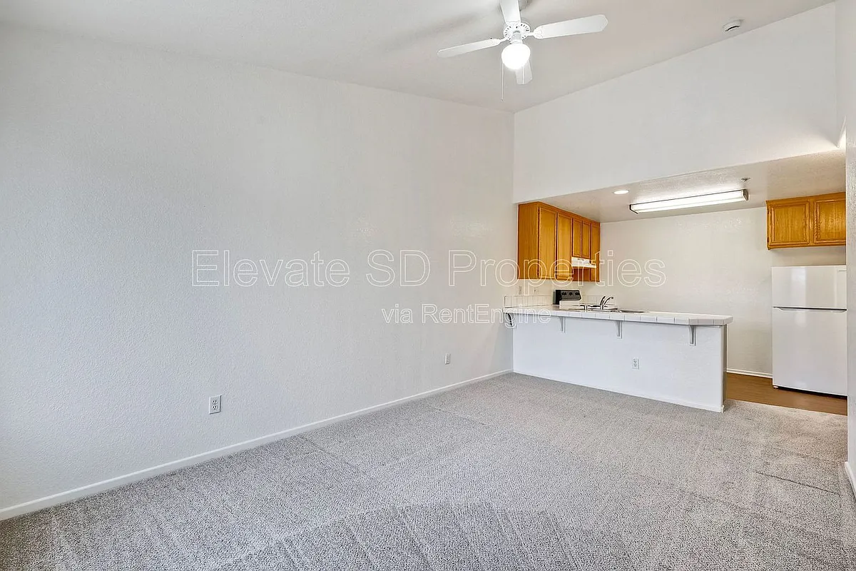 Building Photo - 9430 Winter Gardens Blvd #24