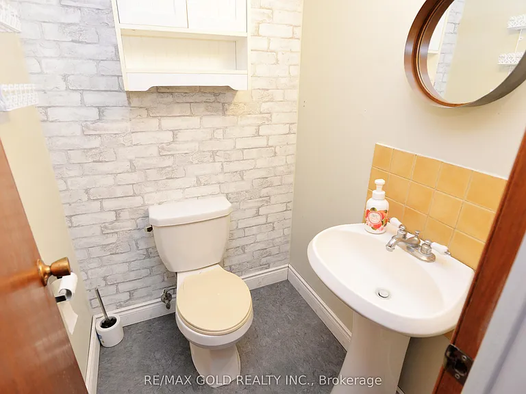 70 Greystone Cres — Photo 24