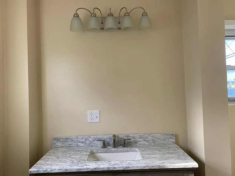 875 Jefferson Blvd #1 — Photo 8