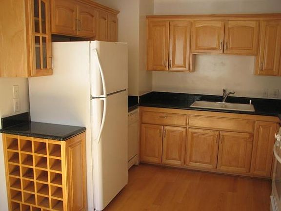 3rd image of 936 18th St Floor 2