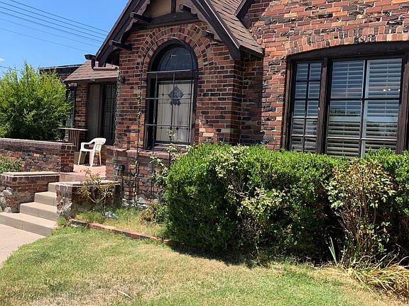 2nd image of 215 Blacker Ave