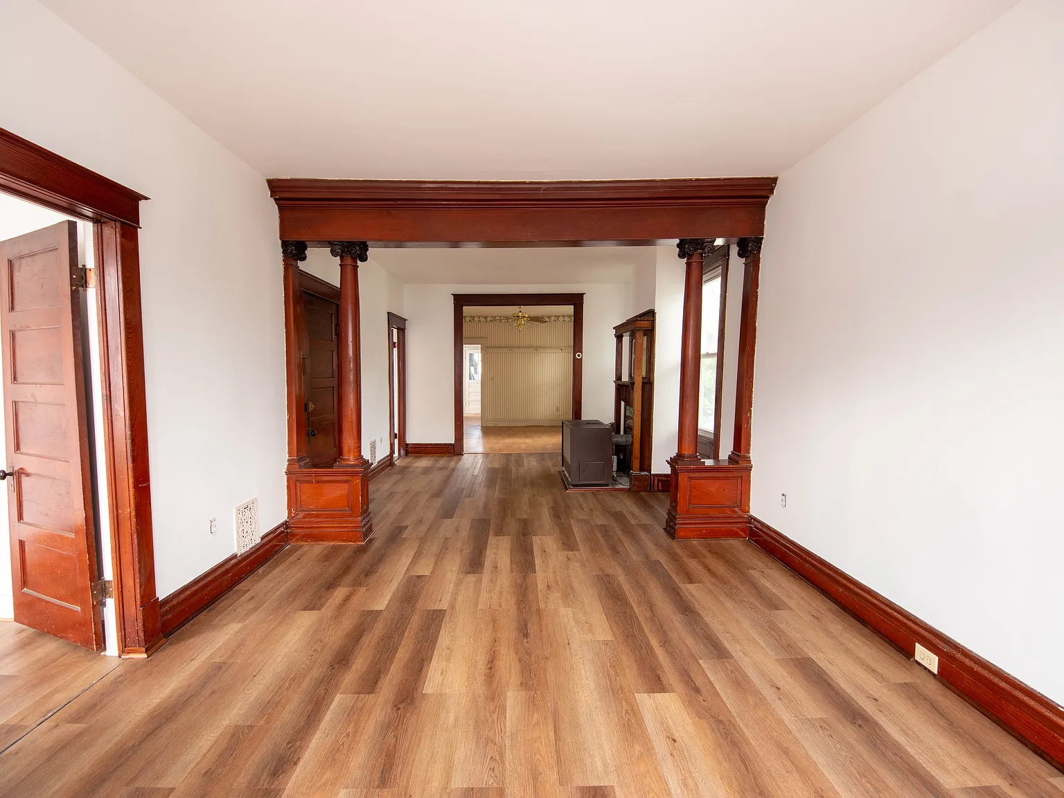 4 bed, 1100 sqft, $1,800 — Photo 2