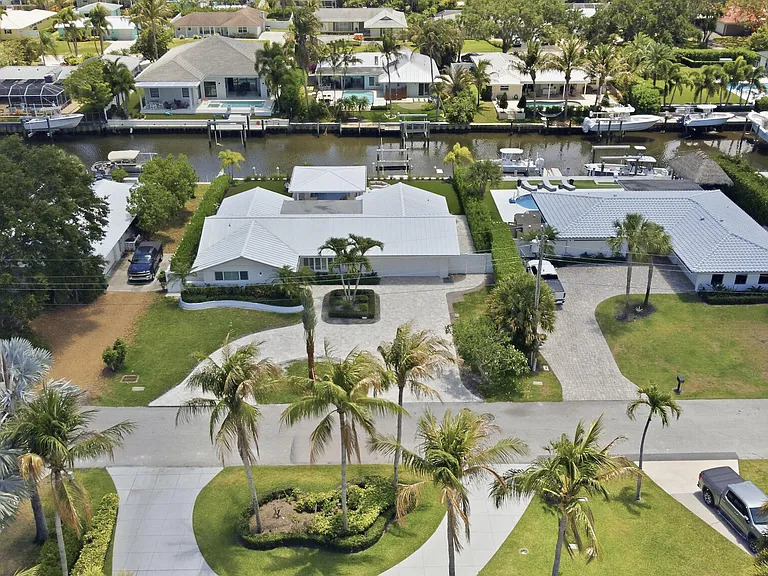 16 Leeward Cir — Photo 35