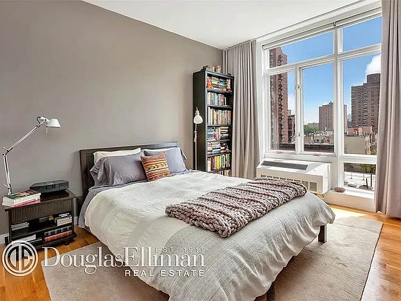 4th image of 342 E 110th St Penthouse E