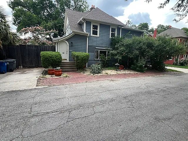 House with private driveway