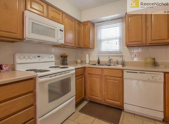 Plenty of cabinet and counter space!