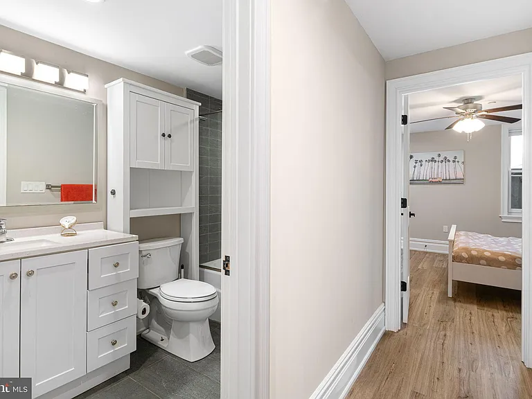2525 Brown St — Photo 25