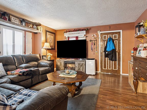 4th image of 1615 Baltimore Ave