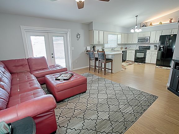 5th image of 33606 Dolores Ct