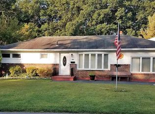60 Oakwood Dr, Colonie, NY 12205