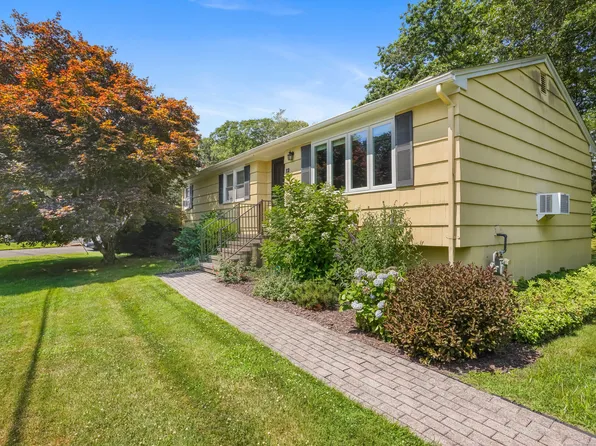 12 Kindle Lane, Derby, CT 06418