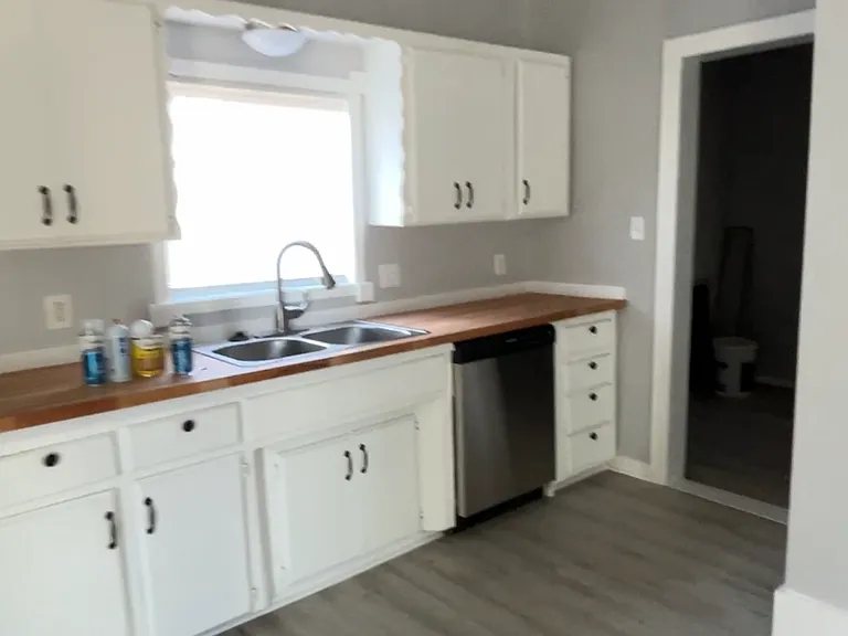 703 A St NE — Photo 3