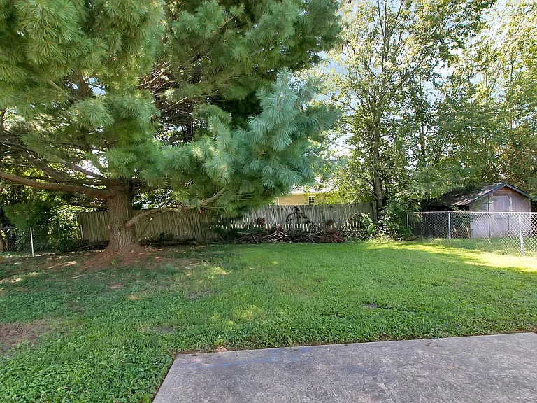 999 Stateline Rd — Photo 20