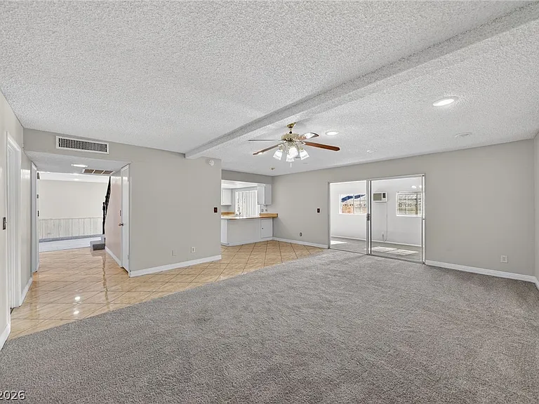 389 Summer Creek Ct — Photo 4