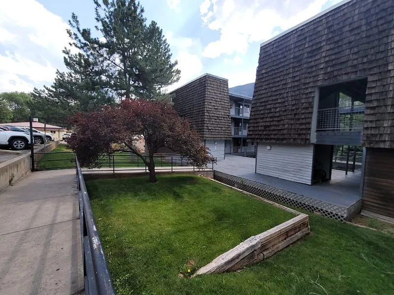 2015 Blake Ave #28