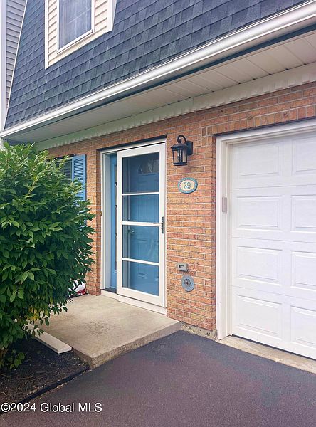 2nd image of 39 Bridgewood Lane