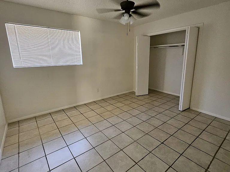 521 Palomas Dr SE #C — Photo 14