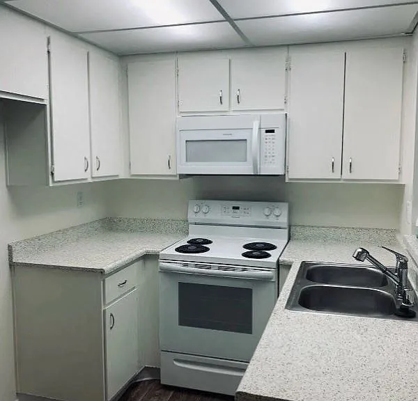 Villa del Sol Apartments — Photo 9