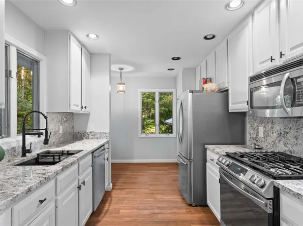 18 Horsepasture River Court, Sapphire, NC 28774