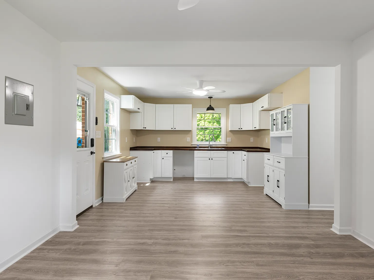 3 bed, 1836 sqft, $1,800 — Photo 2