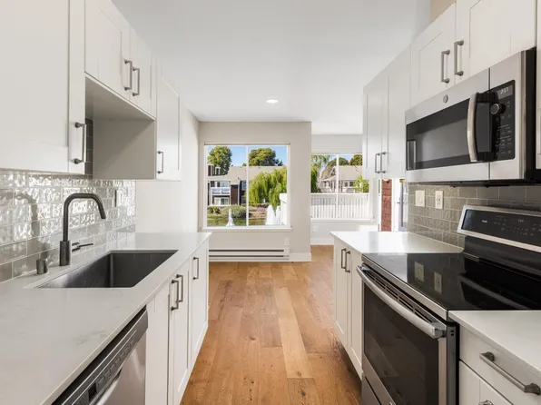 218 Marina Lakes Drive, Richmond, CA 94804