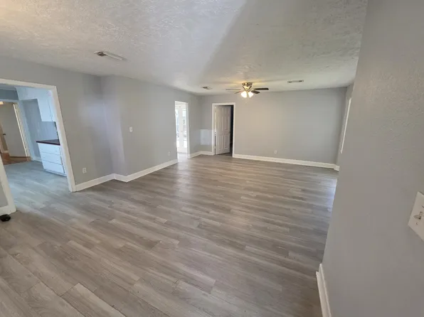 8512 Glenview Dr, Houston, TX 77017