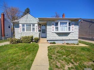 611 Heathcote Rd, Lindenhurst, NY 11757