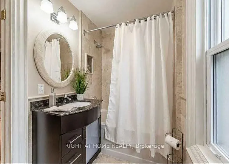 577 Weber St E — Photo 5