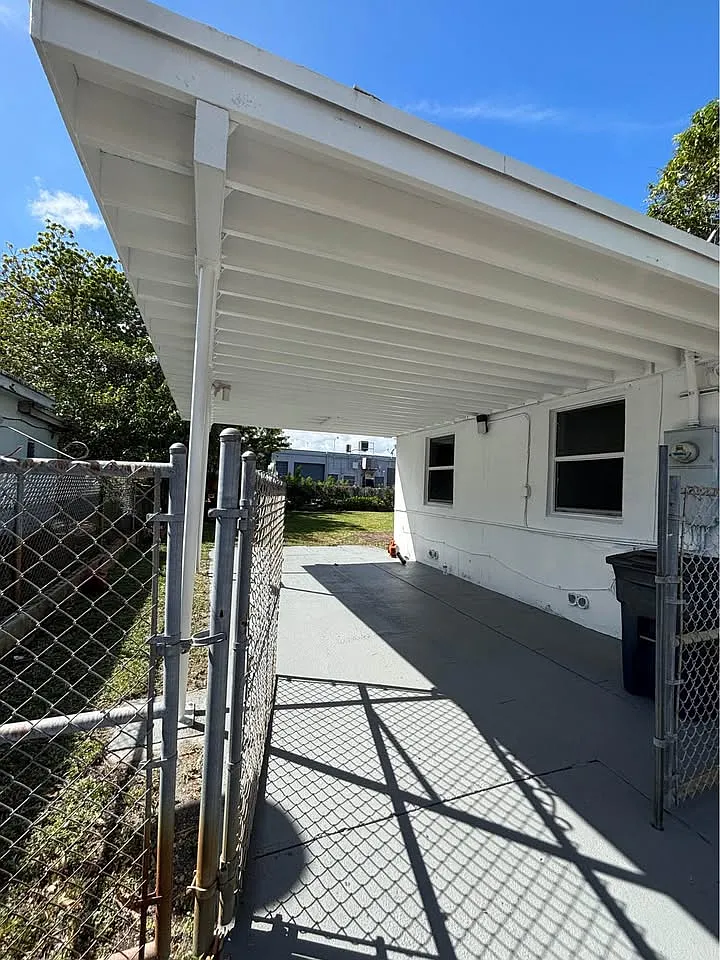 2 bed, 900 sqft, $2,200 — Photo 2