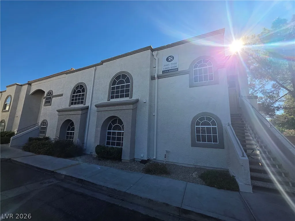 2 bed, 2.0 bath, 1025 sqft, $1,529 — Photo 2