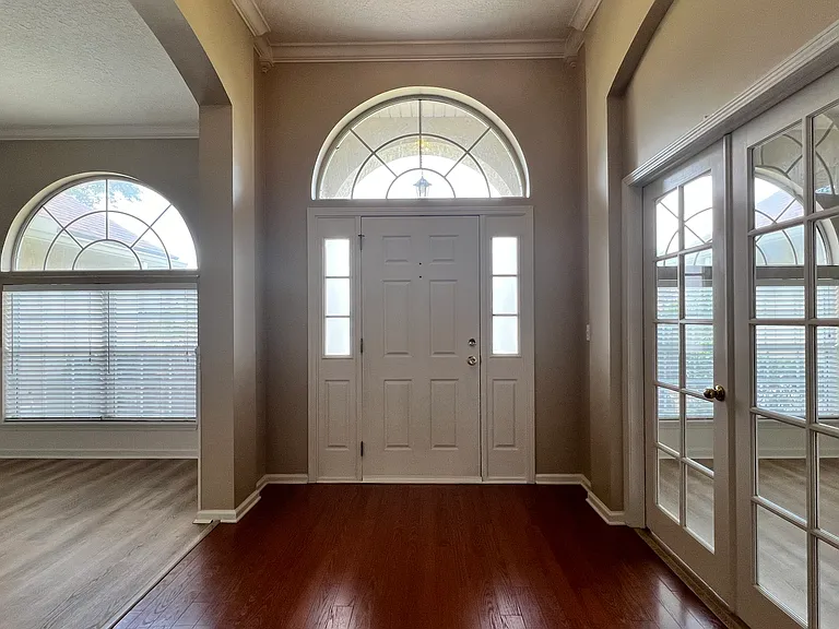 1252 Woodchurch Ln — Photo 2