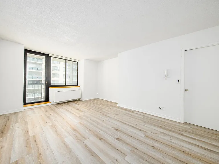 250 E 40th St #8C — Photo 5