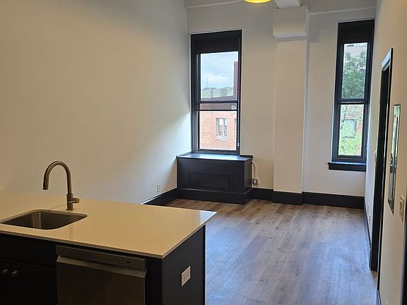 2nd image of 400 Northampton St #206